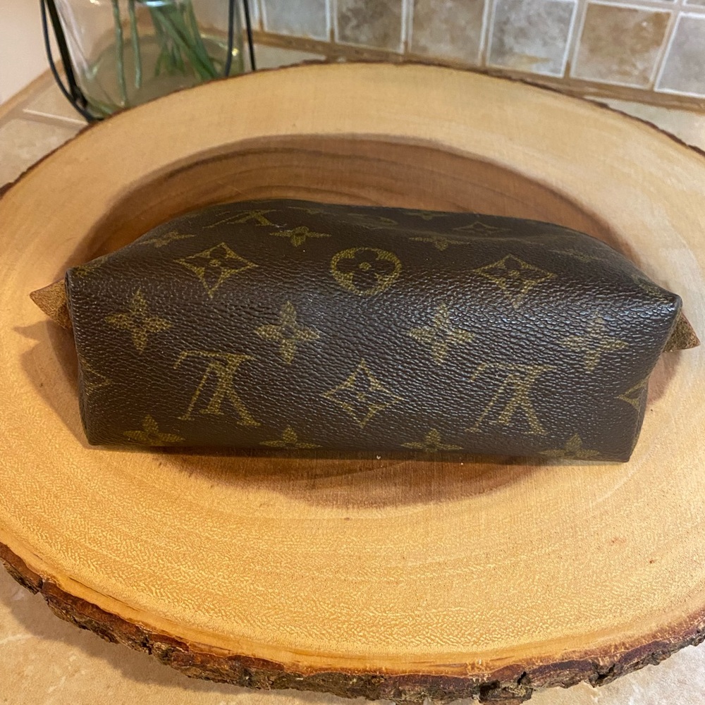 Louis Vuitton make up bag 100%auth